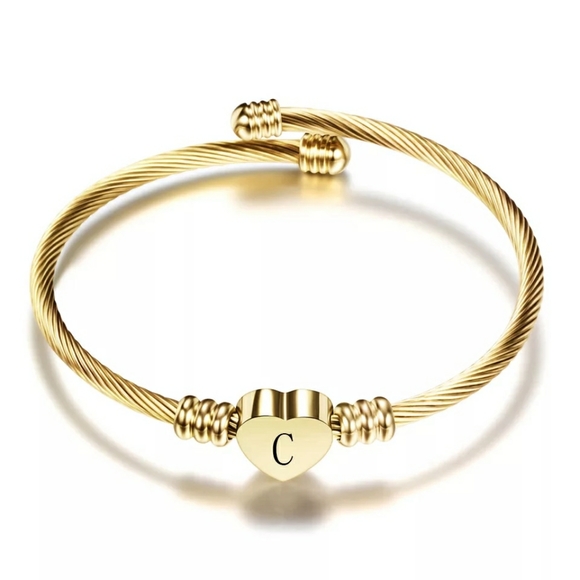 Jewelry - 💛Gold initial C heart charm bracelet